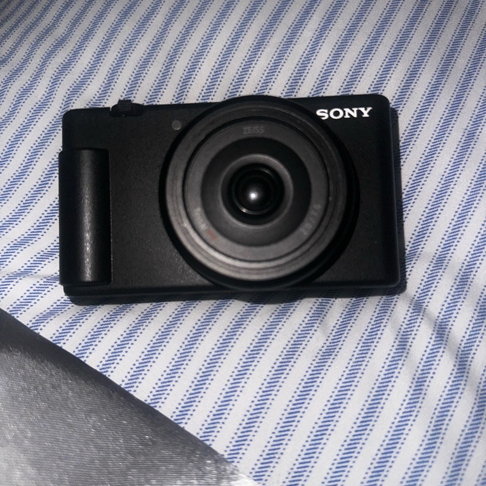 Sony ZV-1F  Black Compact Digital Camera